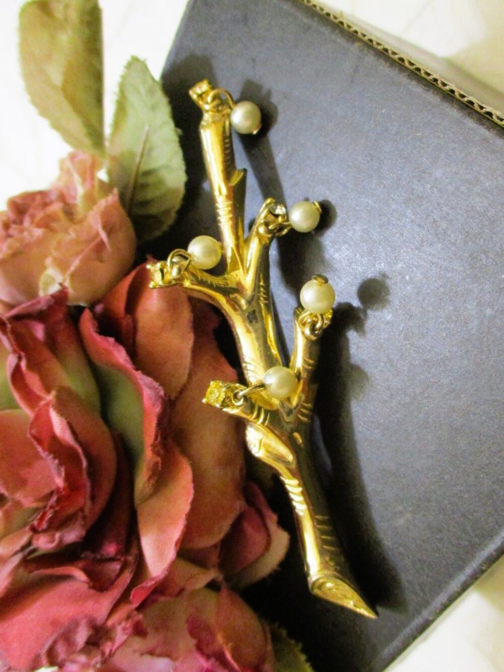 VINTAGE Gold Plate Branch Brooch: Faux Pearl Rhinestone Dangle Jewelry - Picture 8 of 15